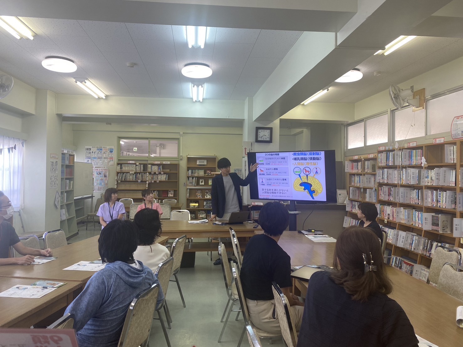 中学校での講演風景